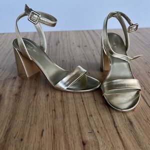 Women’s Nine West Gold Heels Size 8